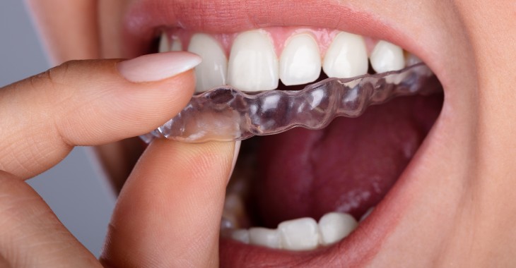 Bruksizm - nocne zgrzytanie zębami, objawy i sposoby leczenia