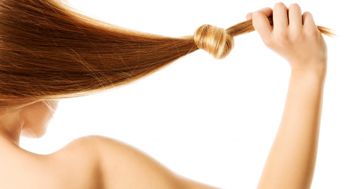 „Odetnij się” od cięcia! – czyli jak uratować  zniszczone włosy bez użycia nożyczek